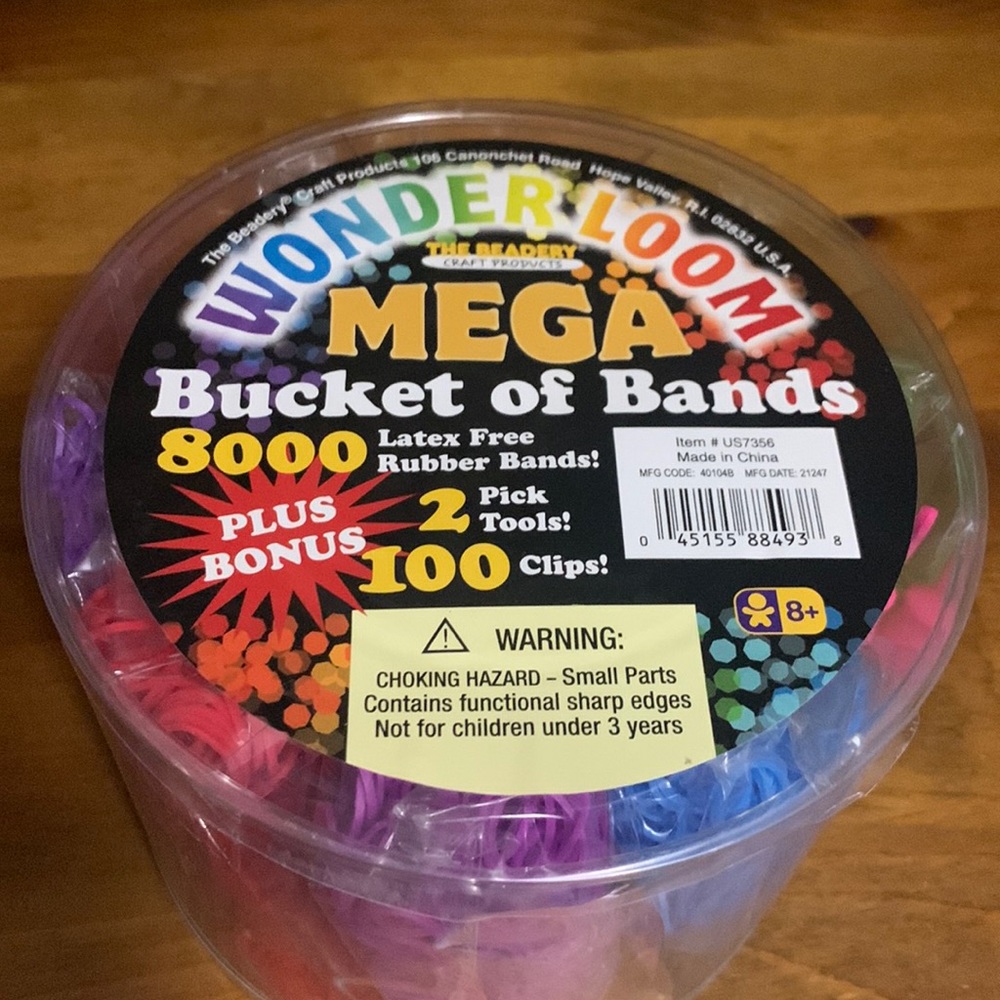 Wonder loom mega bucket